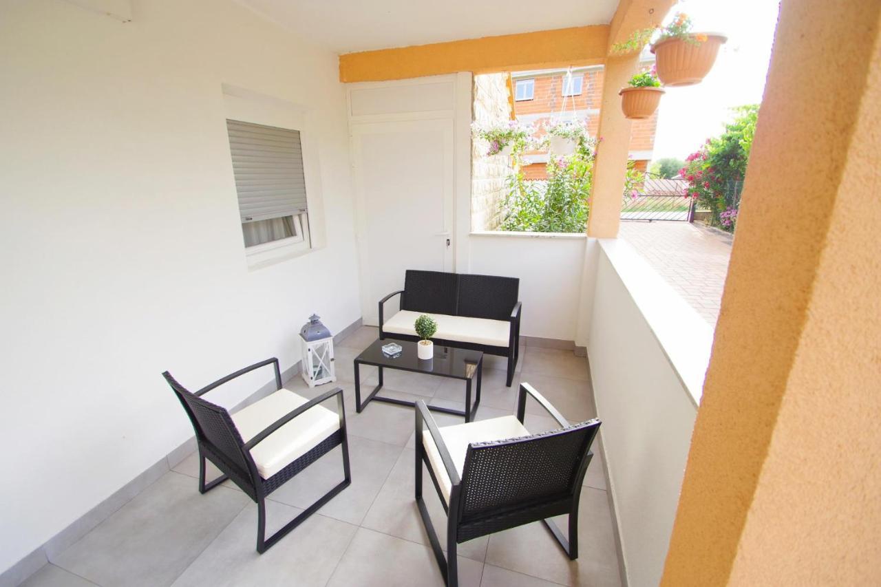 Apartment Pineta In Village Valbandon Exterior foto