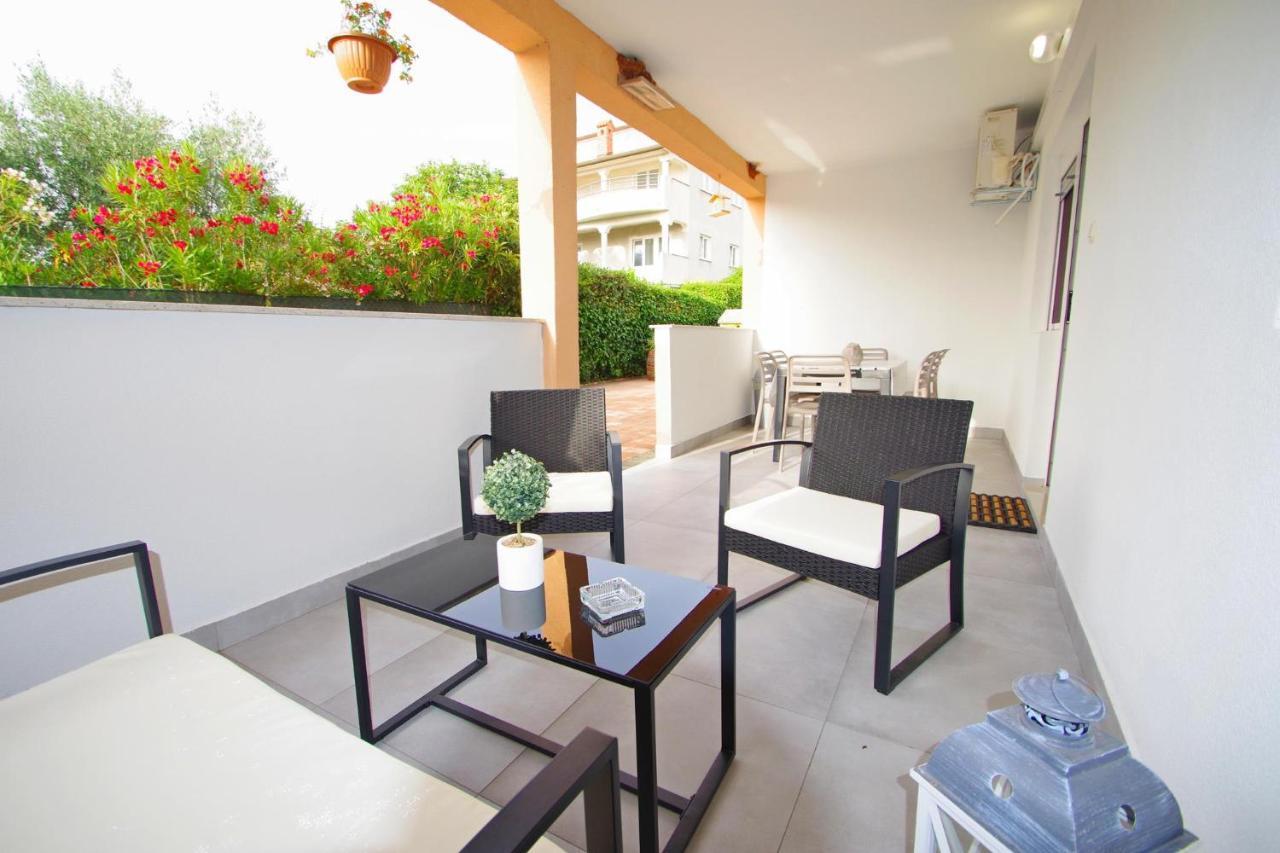 Apartment Pineta In Village Valbandon Exterior foto