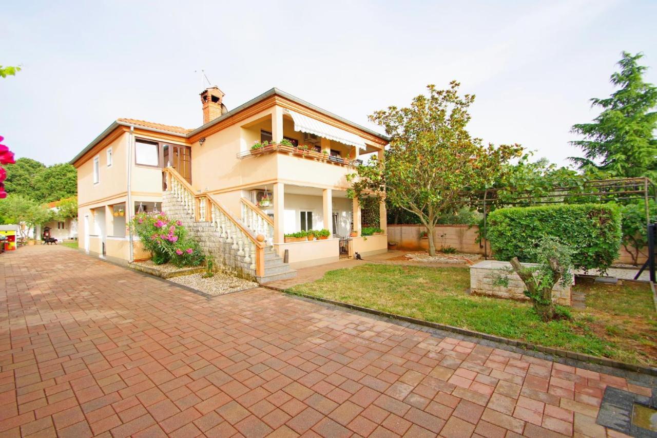 Apartment Pineta In Village Valbandon Exterior foto